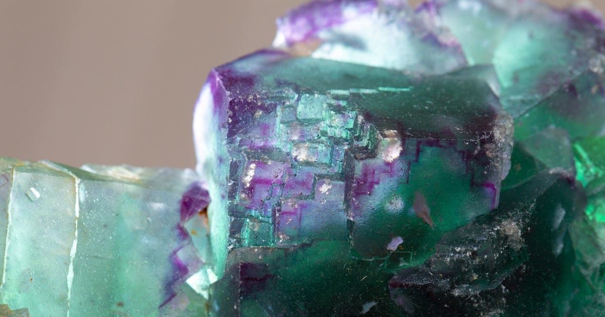 Vue macro d'une pierre fluorite