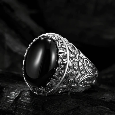 Bague ancienne avec Onyx noir