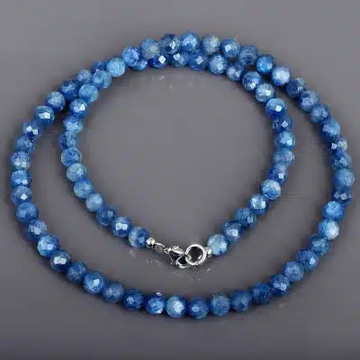Collier en Cyanite