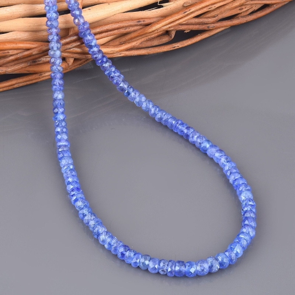 Collier en perles de Tanzanite