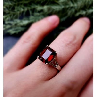 Bague solitaire en Grenat