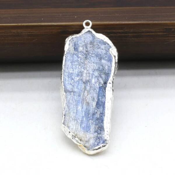 Pendentif en Cyanite bleu