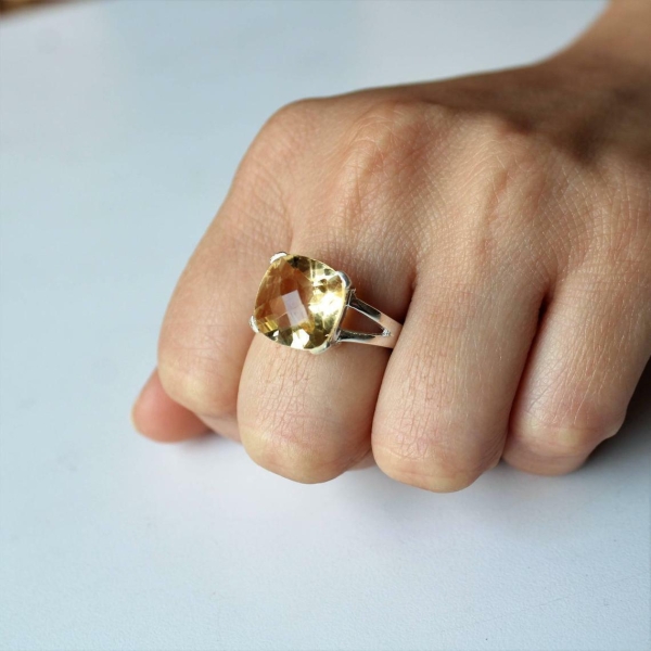 Bague en argent et Citrine