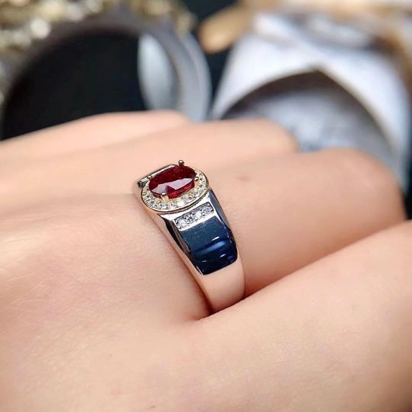 Bague en argent et pierre de Grenat