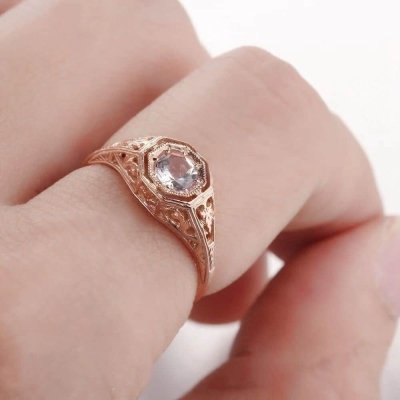 Bague en or rose et Morganite