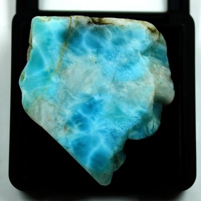 Pierre brute de Larimar