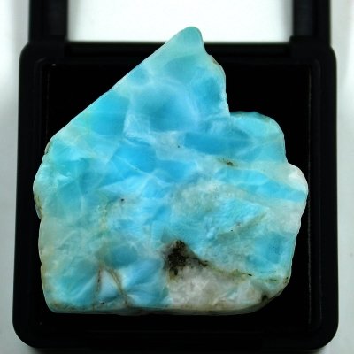 Pierre brute de Larimar