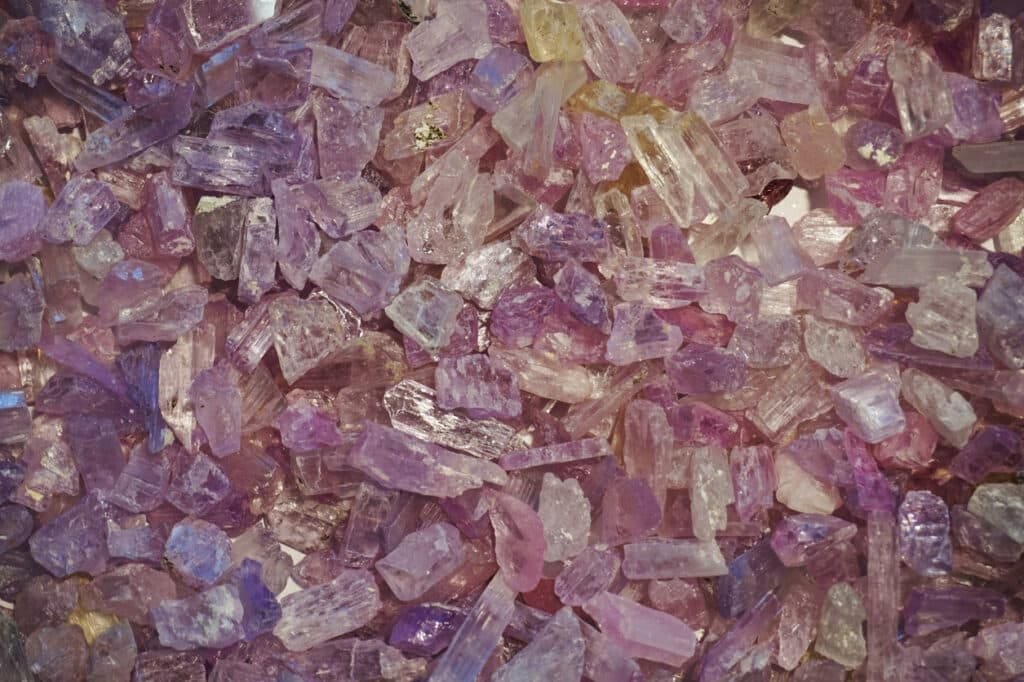 Kunzite : Origines, propriétés et vertus