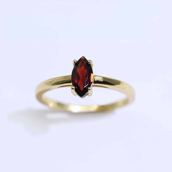 Bague avec Grenat marquise