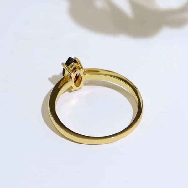 Bague avec Grenat marquise