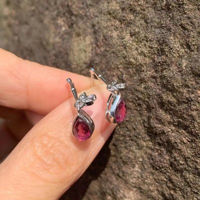 Boucles d'oreilles en argent et grenat rhodolite