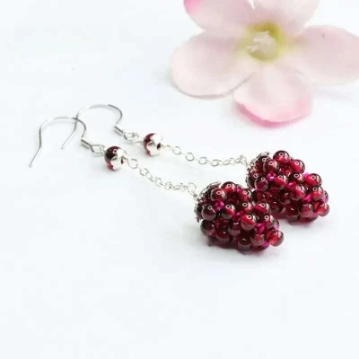 Boucles d'oreilles pendantes en Grenat