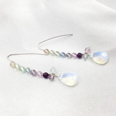 Boucles d'oreilles pendantes en fluorite et opale