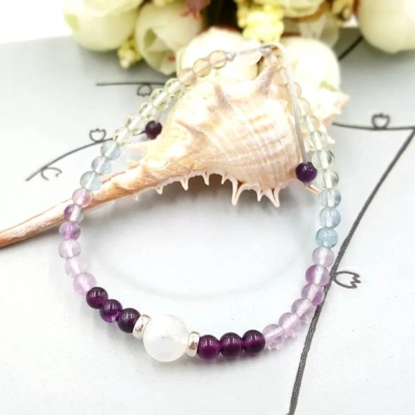 Bracelet en fluorite arc-en-ciel et pierre de lune