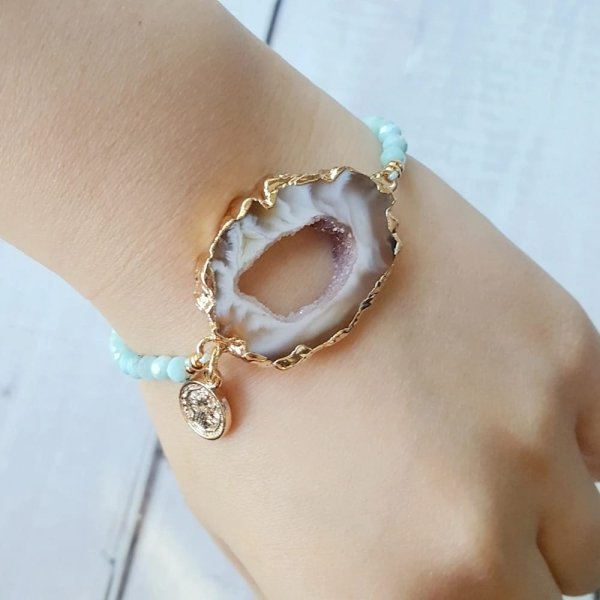 Bracelet en perles de larimar avec druse d'agate