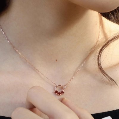 Collier en or et Grenat
