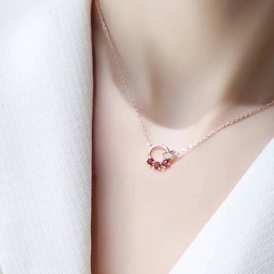 Collier en or et Grenat