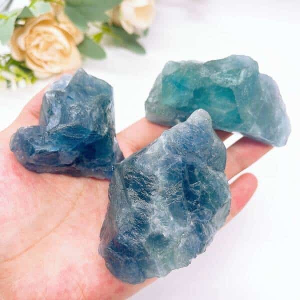 Pierre de fluorite bleue brute