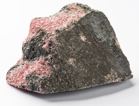 Rhodonite : Origines, propriétés et vertus 6 Bijoux en pierre de rhodonite
