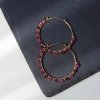 Boucles d'oreilles créoles en or et grenat rhodolite