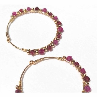 Boucles d'oreilles créoles en or et grenat rhodolite