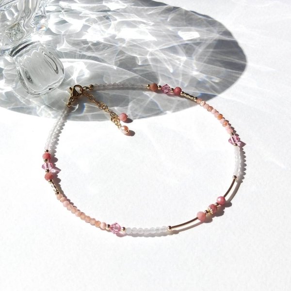 Bracelet de cheville bohème avec rhodochrosite et quartz rose