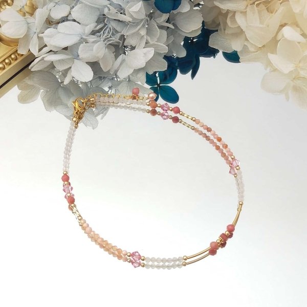 Bracelet de cheville bohème avec rhodochrosite et quartz rose