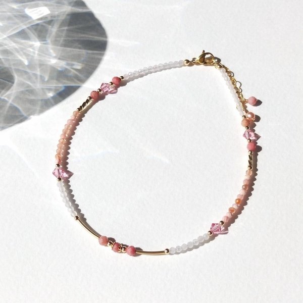 Bracelet de cheville bohème avec rhodochrosite et quartz rose