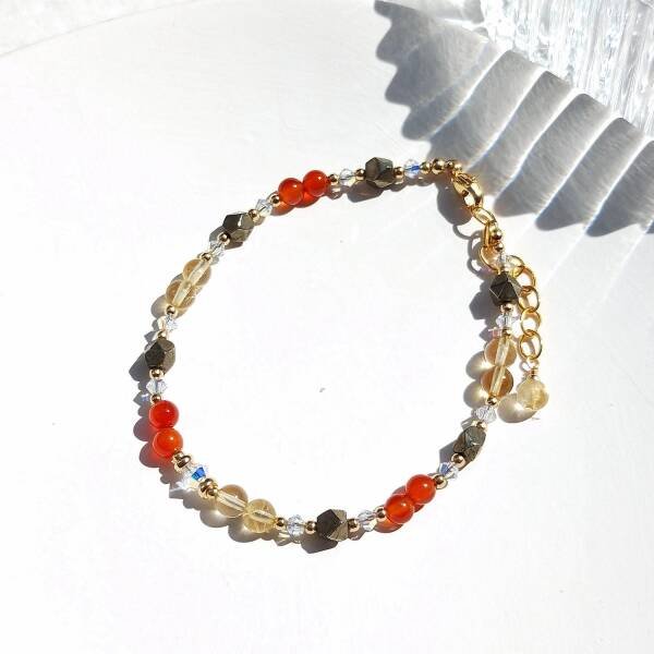 Bracelet en or avec pyrite, cornaline et citrine