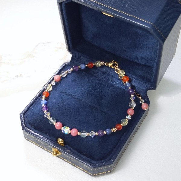 Bracelet en rhodonite, cornaline, sodalite, améthyste