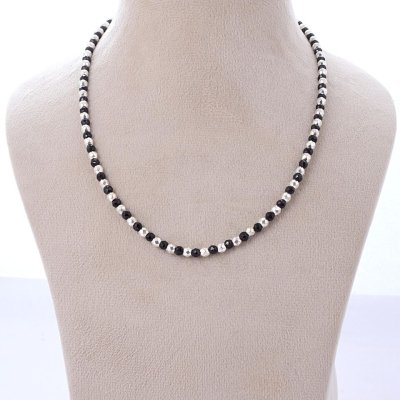 Collier en pyrite argentée et spinelle