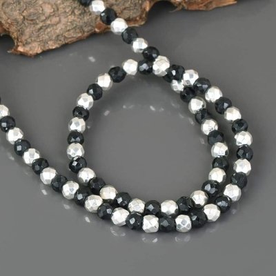 Collier en pyrite argentée et spinelle