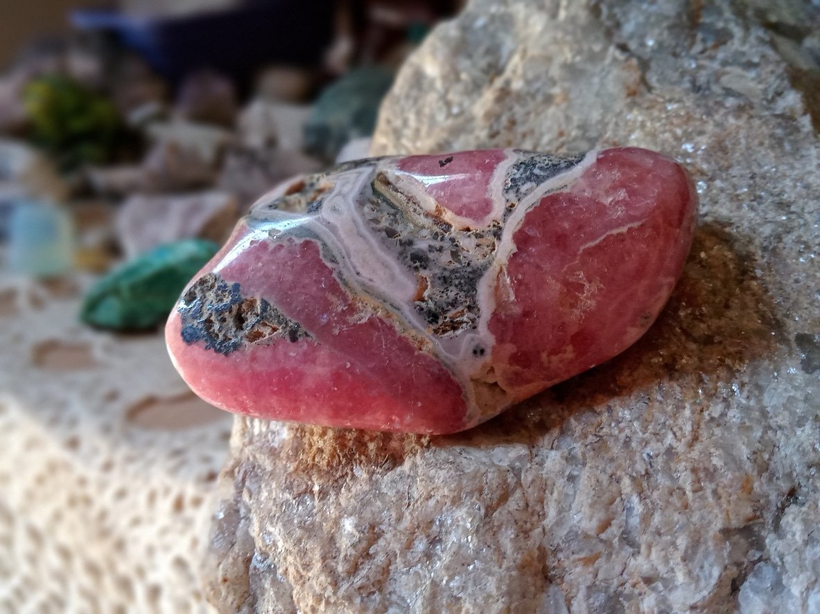 Rhodochrosite : Origines, propriétés et vertus 5 Pierre polie de rhodochrosite