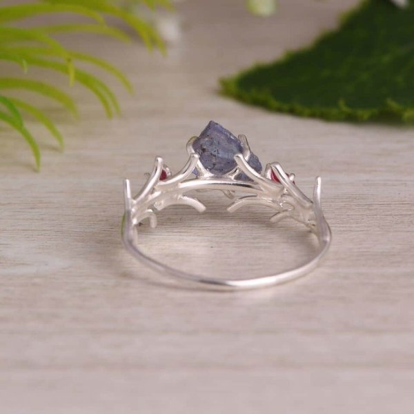 Bague avec spinelle rose et tanzanite brutes