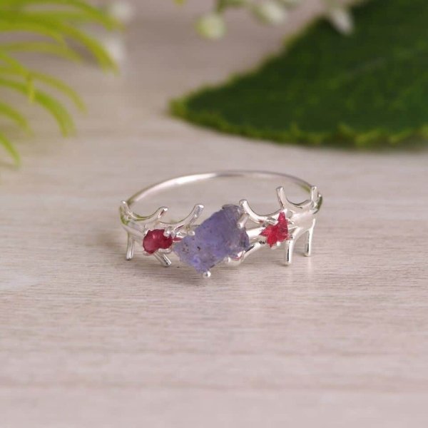 Bague avec spinelle rose et tanzanite brutes