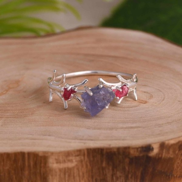 Bague avec spinelle rose et tanzanite brutes