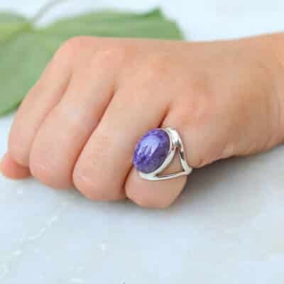 Bague en argent et charoïte pour femme