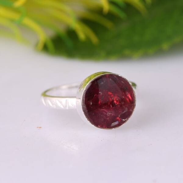 Bague en argent et spinelle rouge