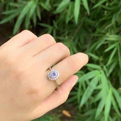 Bague solitaire ajustable en tanzanite
