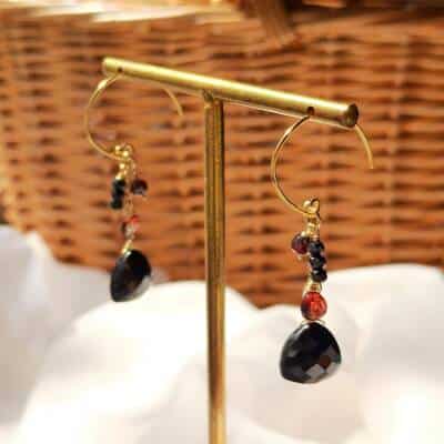 Boucles d'oreilles avec spinelle noir et grenat