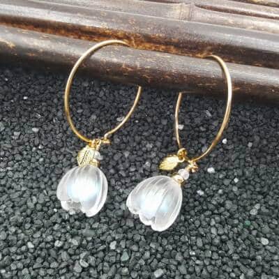 Boucles d'oreilles créoles avec cristal de roche