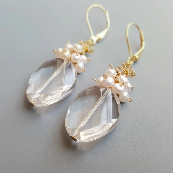 Boucles d'oreilles dormeuses avec cristal de roche