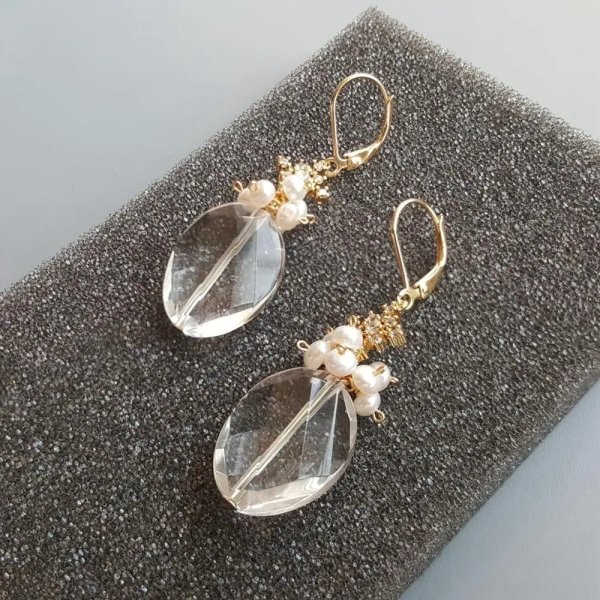 Boucles d'oreilles dormeuses avec cristal de roche