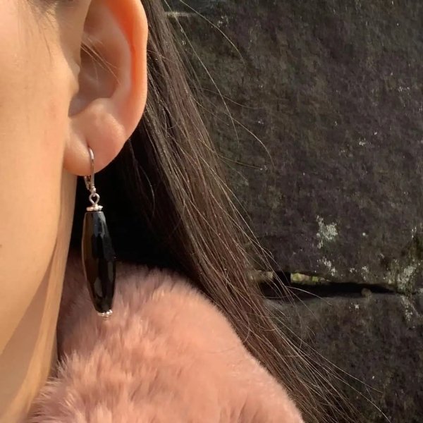 Boucles d'oreilles dormeuses pendantes en onyx