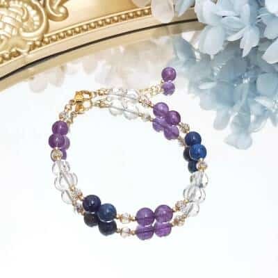 Bracelet en or avec cristal de roche, améthyste et lapis-lazuli