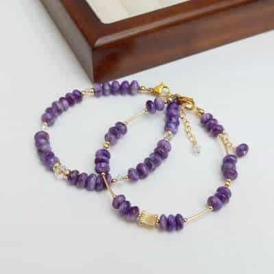 Bracelet en or et charoïte pour femme