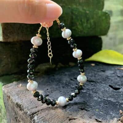 Bracelet en perles de spinelle noir pour femme