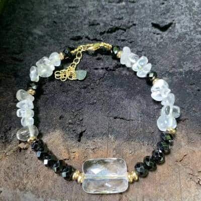 Bracelet en spinelle noir et cristal de roche
