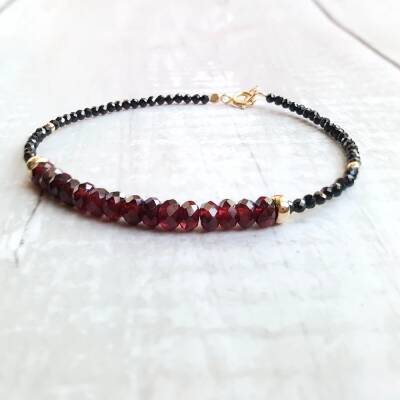 Bracelet en spinelle noir et grenat