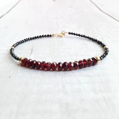 Bracelet en spinelle noir et grenat